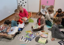 Przejdź do - Marcowe spotkanie Dziecięcego DKK „Bajkosmyki”